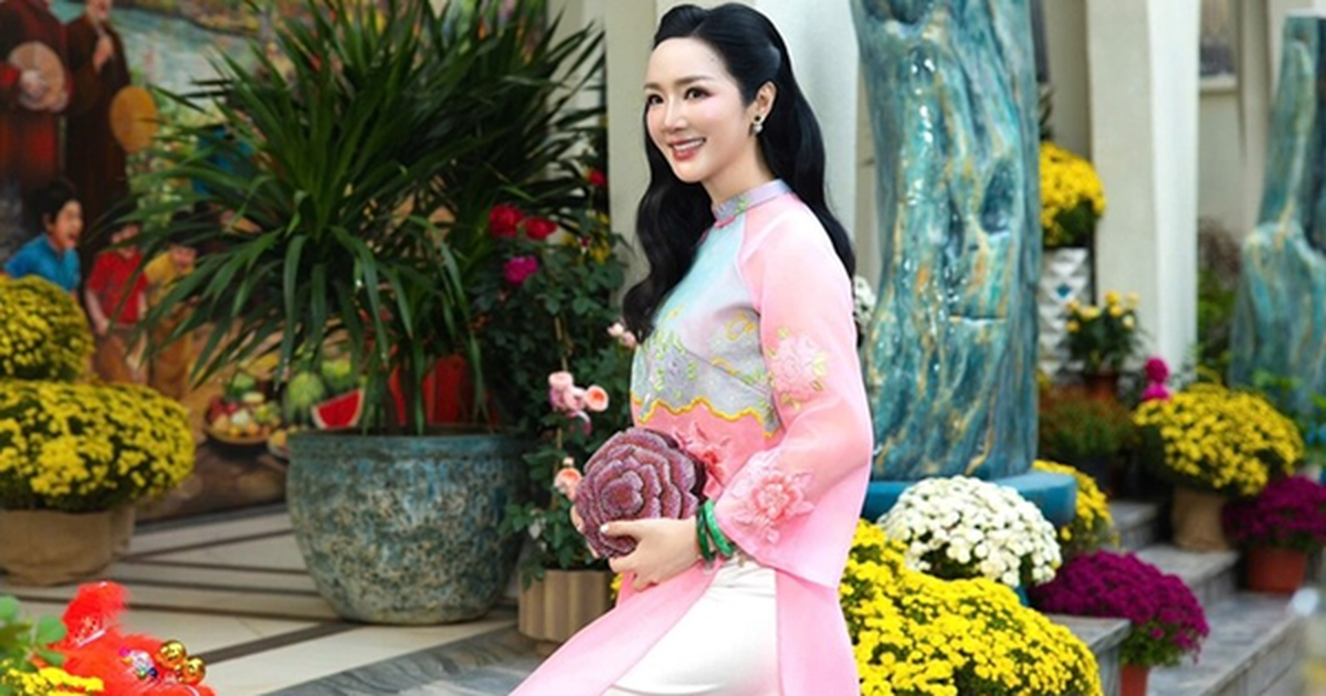 Đại mỹ nhân showbiz 55 tuổi vẫn độc thân, ở biệt thự 1.000m²: Phòng khách chứa được 200 người, nhà đẹp đến mức đi mỏi chân chưa hết