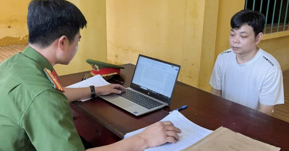 Bắt nguyên Giám đốc kinh doanh “tặng vàng” cho khách hàng