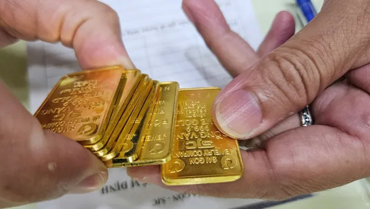 Giá vàng liên tục lao dốc, nhà đầu tư tiếc nuối...