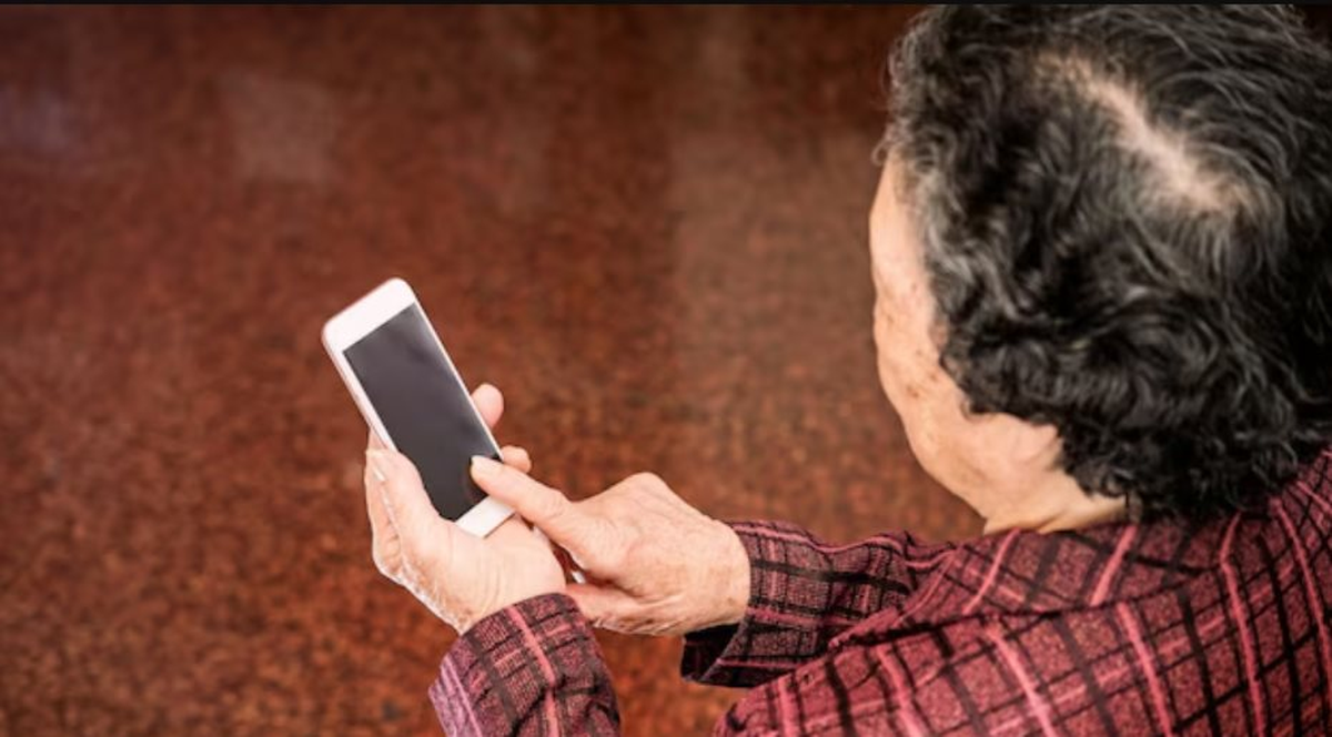 Gen Z cố gắng "cai nghiện" smartphone, U60 lại đổ đi xô học AI: Cuộc đảo ngôi công nghệ gây bất ngờ năm 2026