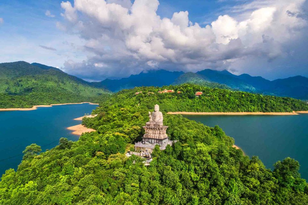 Một "Sa Pa" ẩn mình cách Hà Nội hơn 240km: Mây phủ, khí hậu mát mẻ, cảnh đẹp còn hoang sơ