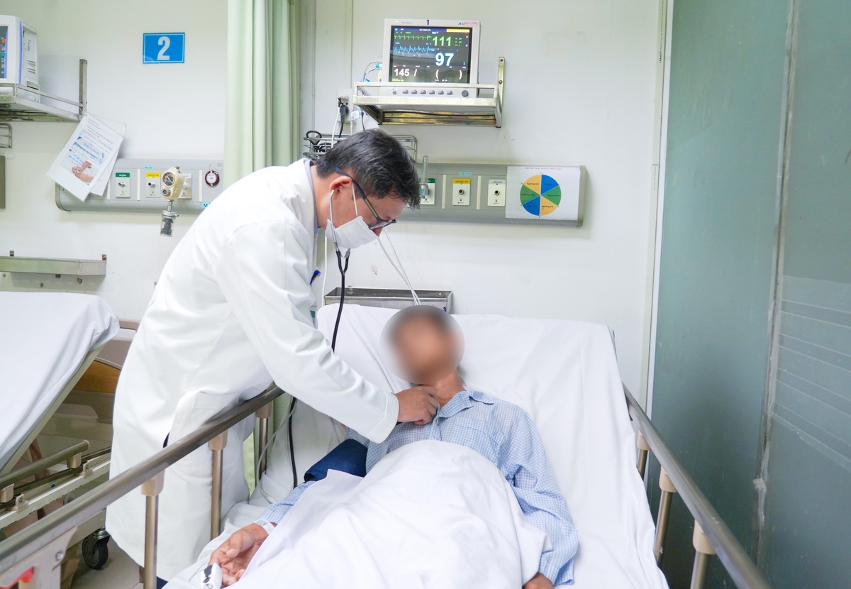 Tăng ca suốt 24 giờ, người đàn ông suýt mất mạng vì nhồi máu cơ tim