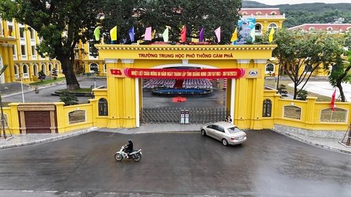 Xôn xao thông tin giám thị gợi ý thí sinh cho bạn xem bài thi tốt nghiệp ở Quảng Ninh: Sở GD&ĐT nói gì?