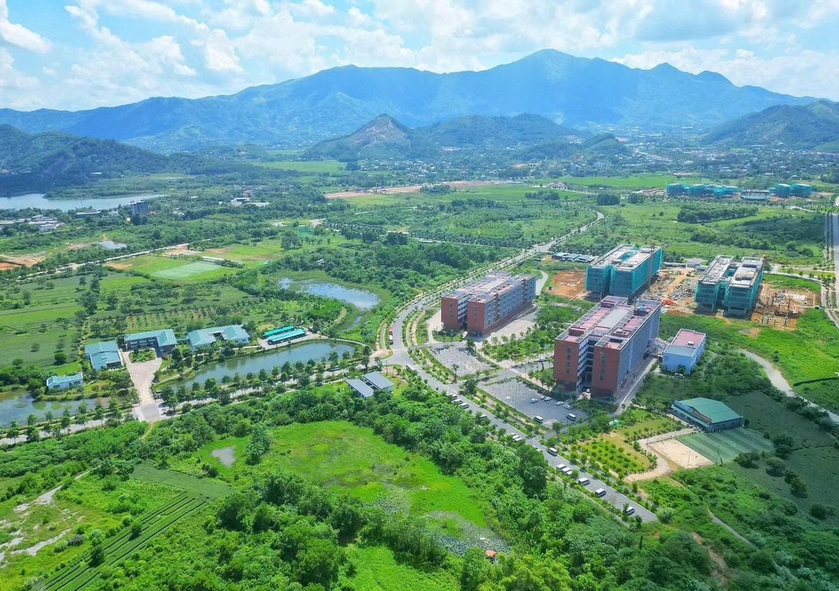 Hơn 17.000 sinh viên Đại học Quốc gia Hà Nội năm nay sẽ lên Hòa Lạc học: Trường thành viên nào có nhiều chỉ tiêu nhất?