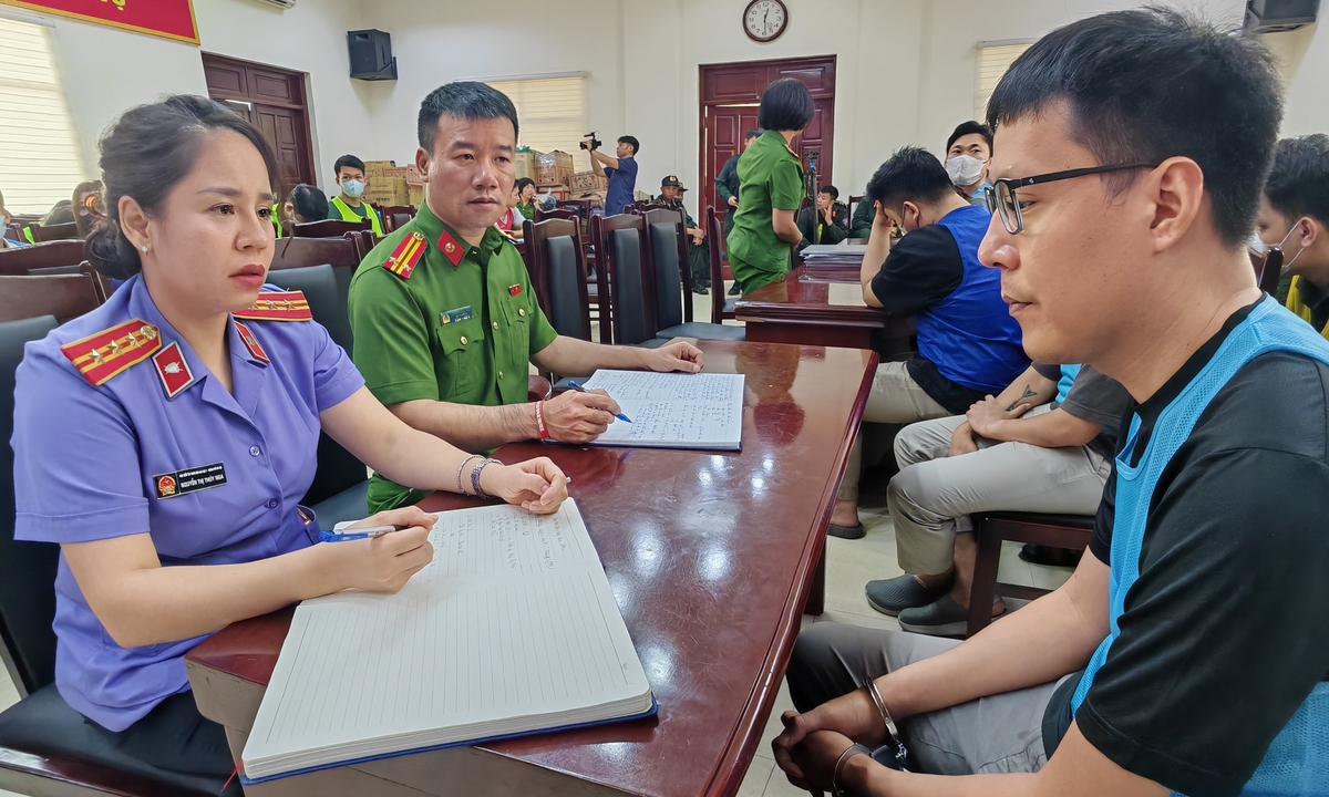 Công an lấy lời khai hàng trăm nghi phạm trong đường dây lừa đảo bán hợp đồng kỳ nghỉ