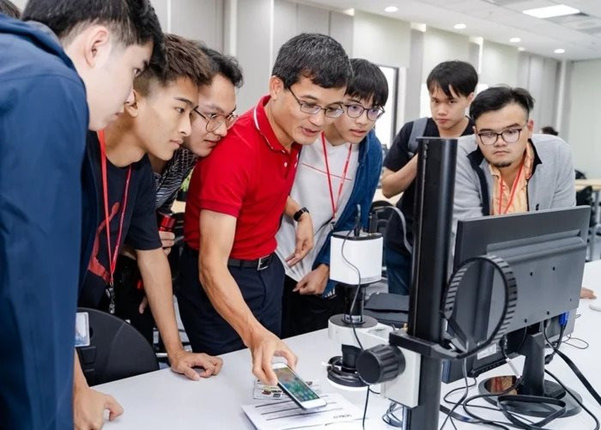 Một trường ĐH vừa tung học bổng gần 1 tỷ đồng/năm để “chiêu mộ nhân tài” AI, kỹ thuật: Trợ cấp thêm tới 30 triệu đồng/tháng