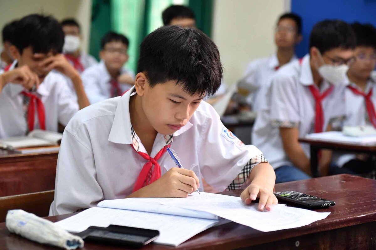 Điểm chuẩn một trường chuyên Hà Nội: Có lớp tăng đột biến hơn 18 điểm