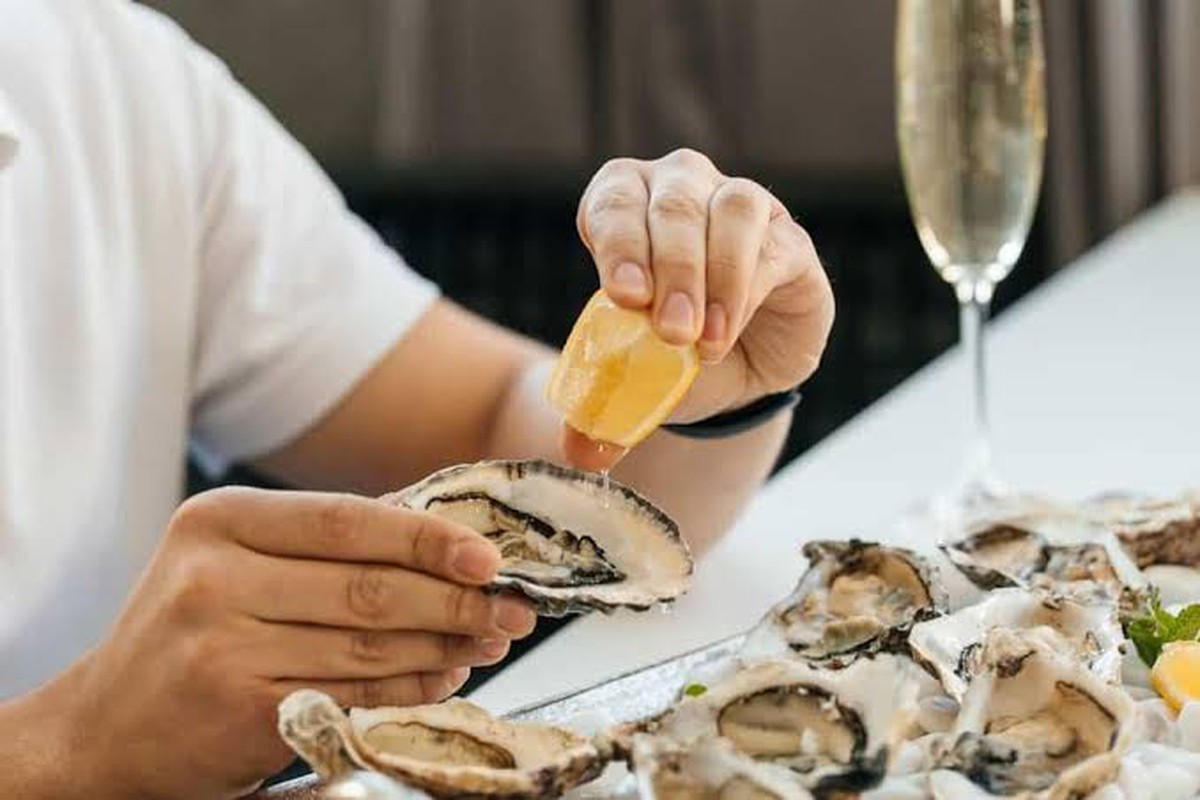 Thường xuyên ăn hàu để tăng bản lĩnh, người đàn ông nhận kết quả bất ngờ từ bác sĩ