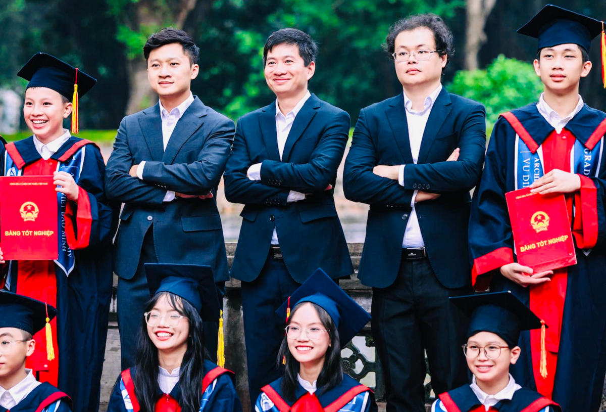 Lớp học 34/34 trò đỗ chuyên Toán, Tin, thầy chủ nhiệm bật khóc