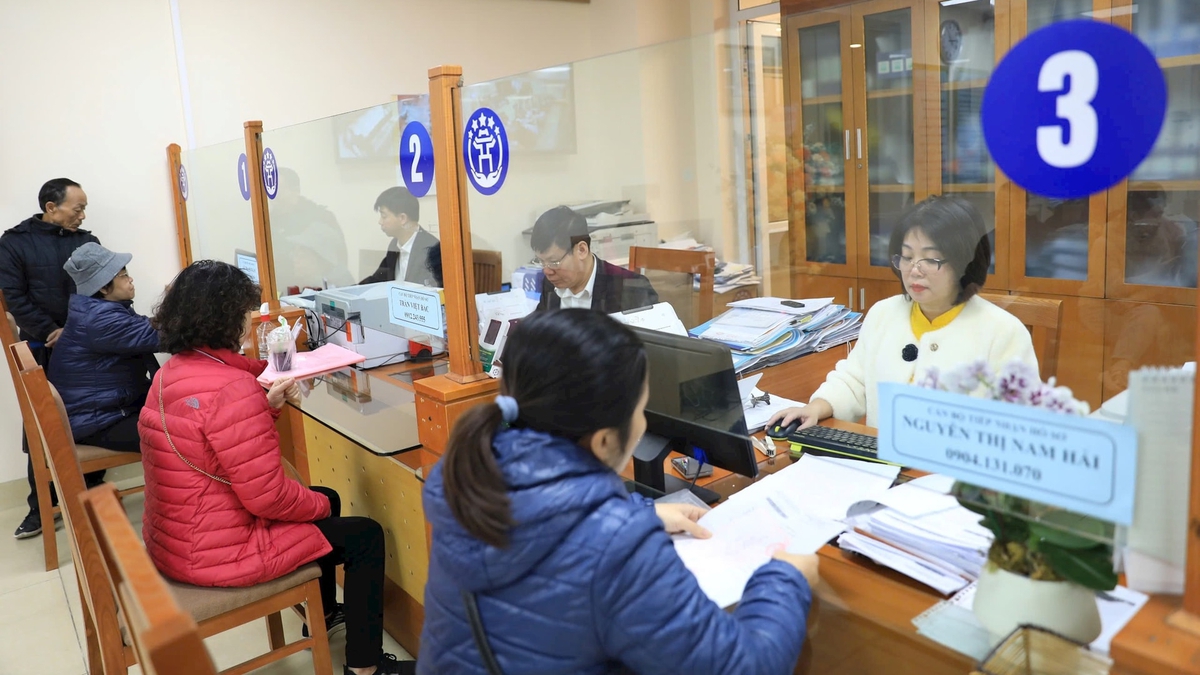 Xem xét trách nhiệm cán bộ yêu cầu cụ bà 97 tuổi phải đến phường làm thủ tục hành chính