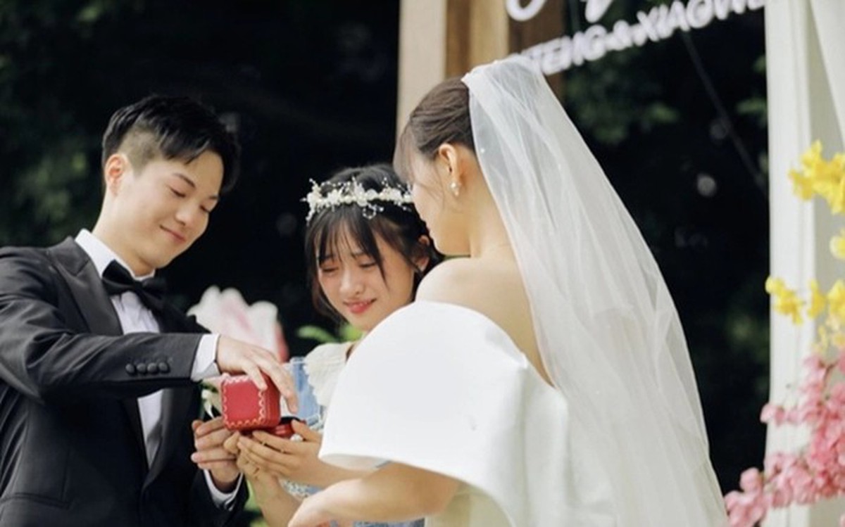 Chồng mừng cưới bạn thân 1.5 cây vàng, vợ về nhà chất vấn ‘Anh chọn em hay chọn cô ấy?’