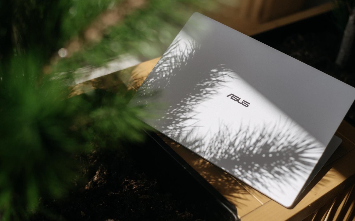 Vì sao laptop ExpertBook Ultra có mức giá 100 triệu?