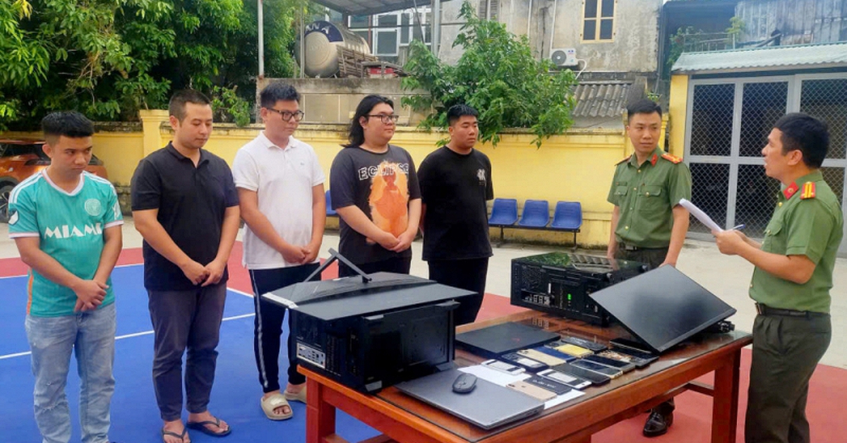 Bắt đối tượng Nguyễn Tiến Đạt (SN 2004) liên quan đến hơn 1.000 tài khoản ngân hàng, thu lợi bất chính hàng tỷ đồng