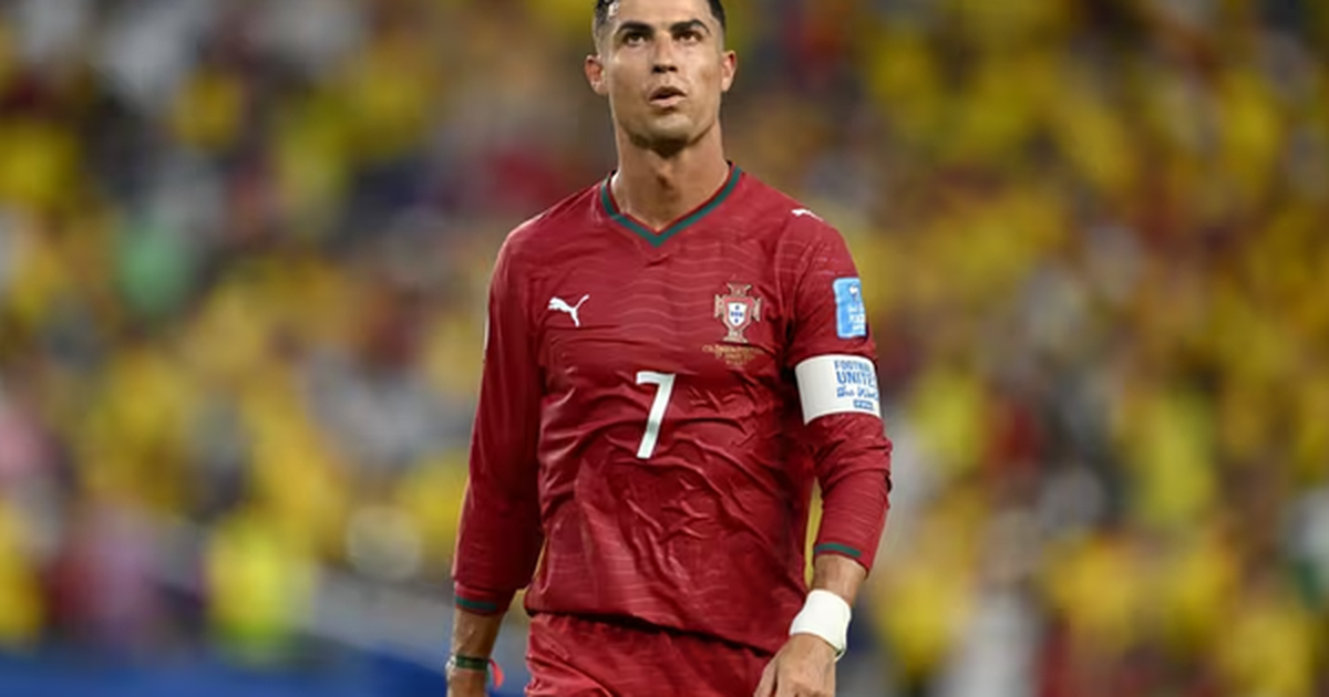 Ronaldo mờ nhạt, Bồ Đào Nha vào vòng 1/16 với nhánh đấu có 3 ứng viên hạng nặng
