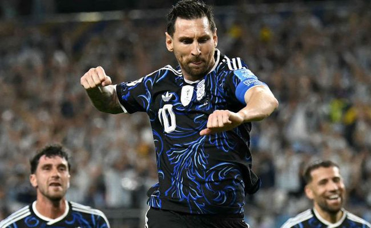 Đỉnh của chóp: Messi lại lập thêm kỉ lục chưa từng có ở World Cup sau siêu phẩm sút phạt giúp Argentina thắng 3-1 Jordan