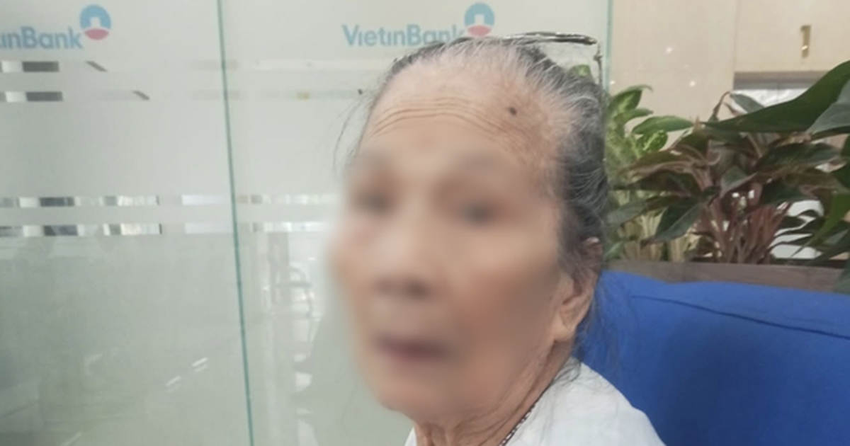 Thêm cụ bà 97 tuổi ở Hà Nội đi nhiều lần lên phường mới nhận được tiền chế độ hàng tháng