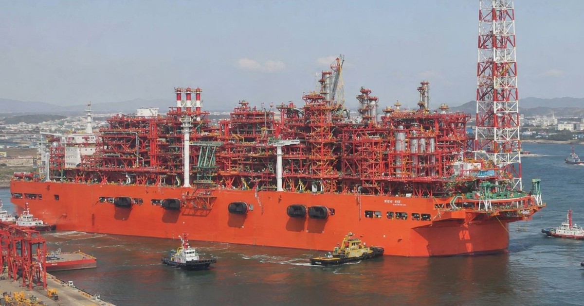 Phát hiện "nhà máy nổi" dài 376 m rời Trung Quốc địa điểm cách xa 12.000 km - cung cấp hơn 2 triệu tấn "vàng lỏng" mỗi năm