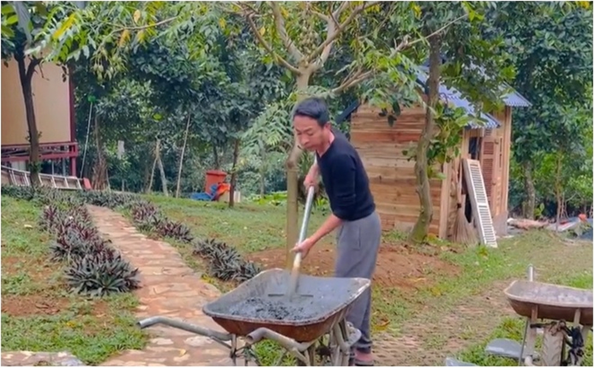 "Ông hoàng nhạc đỏ" chia tay vợ đẹp như hoa hậu, thấy sướng khi sống 1 mình trên đồi ở Thạch Thất