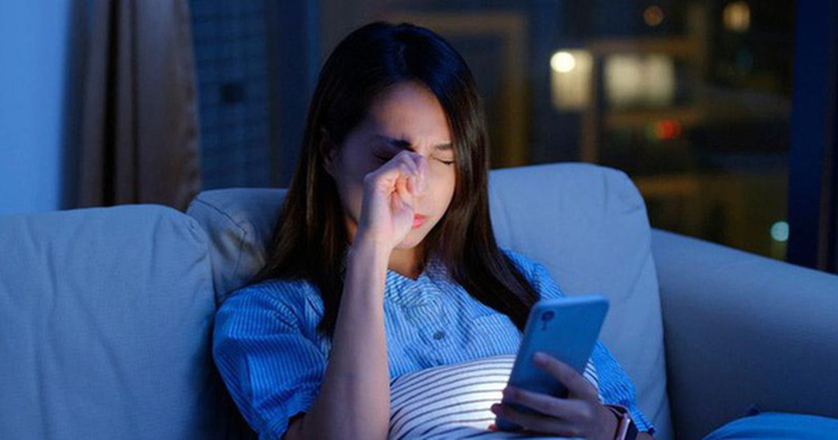 Hơn 50% thanh thiếu niên dùng điện thoại sau 10 giờ đêm, não bộ và cảm xúc đang phải trả giá đắt