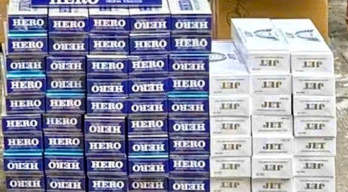 Bắt cụ bà SN 1964, thu giữ nhiều bao tải chứa 4.200 bao thuốc lá "quen mặt" với nhiều người Việt