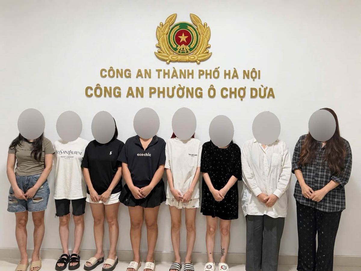 Công an ập vào căn nhà trên phố Hà Nội, bắt quả tang 8 thiếu nữ