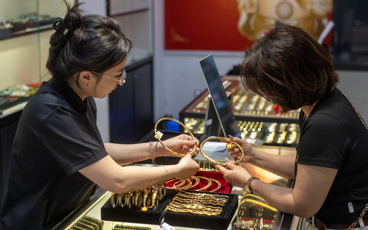 Giá vàng xuống mức thấp nhất trong 2 tuần