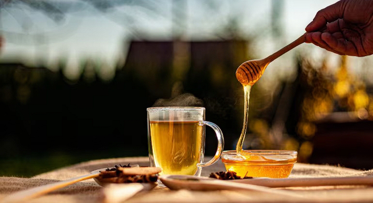 Người phụ nữ uống nước pha mật ong suốt 1 năm, đi khám sức khỏe bác sĩ bất ngờ hỏi: "Chị đã làm gì vậy?"
