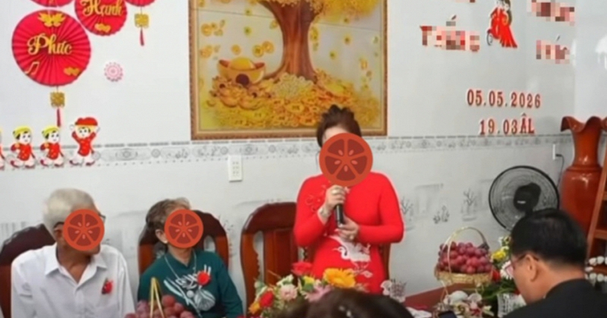 Từng mừng cưới cháu 1 lượng vàng, 4 năm sau người phụ nữ lên sân khấu đòi "hoàn vốn" giữa hôn lễ con