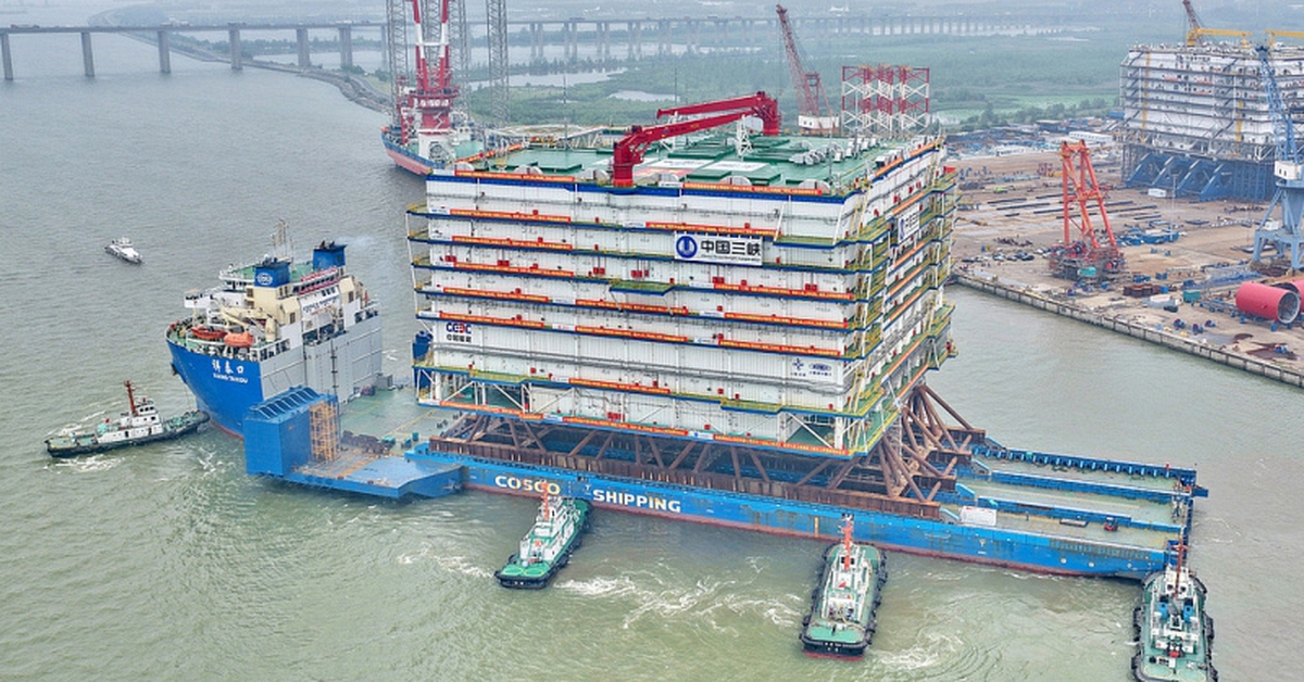 Trung Quốc thả công trình nặng 25.000 tấn, cao tương đương tòa nhà chung cư 15 tầng xuống biển: Để làm gì?