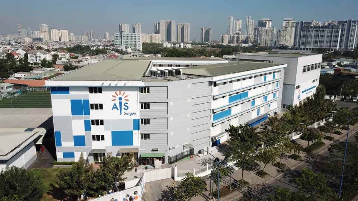 TP.HCM có 1 ngôi trường sở hữu 3 cơ sở hiện đại, sân bóng chuẩn FIFA và khu nội trú cao cấp, thu học phí gần 1 tỷ đồng/năm