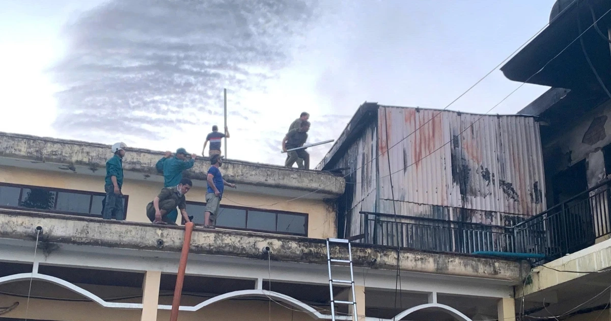 Hiện trường vụ cháy trụ sở xã ở Đà Nẵng: Hơn 60 người căng mình cứu hồ sơ, tài sản