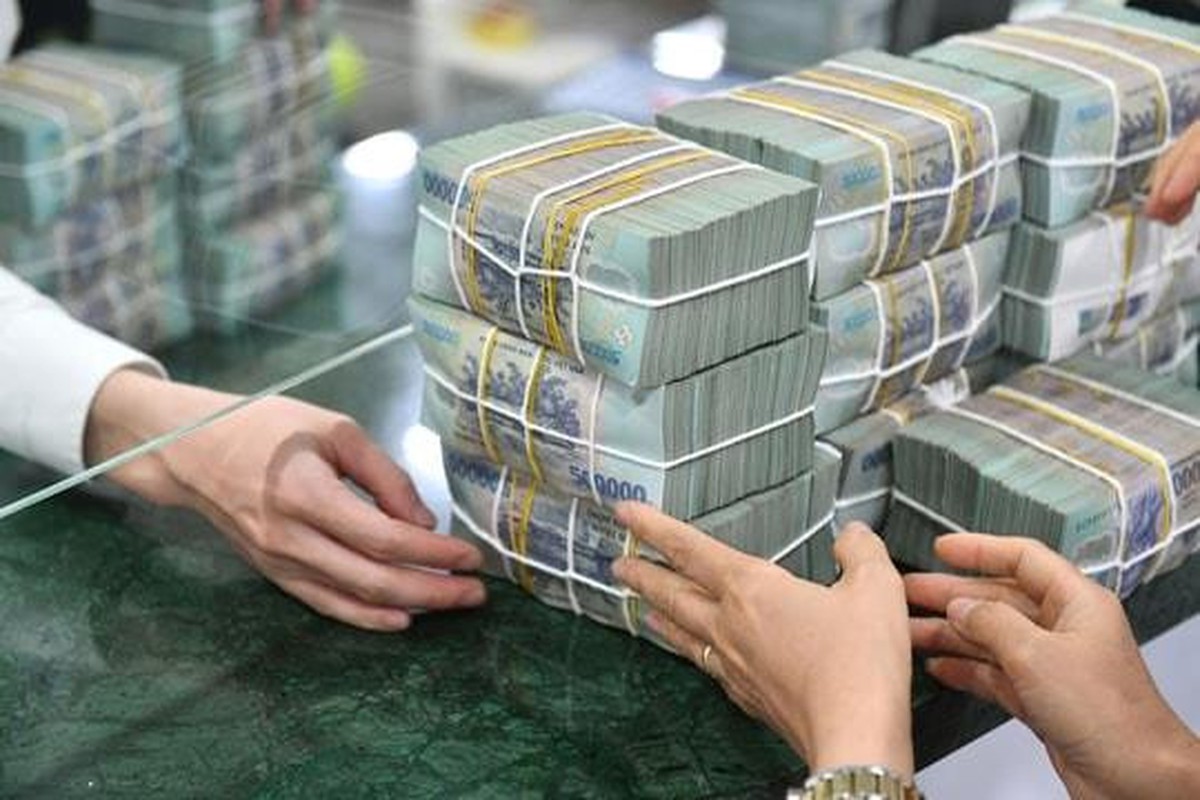 Lãi suất qua đêm liên ngân hàng bất ngờ vọt lên 13%/năm