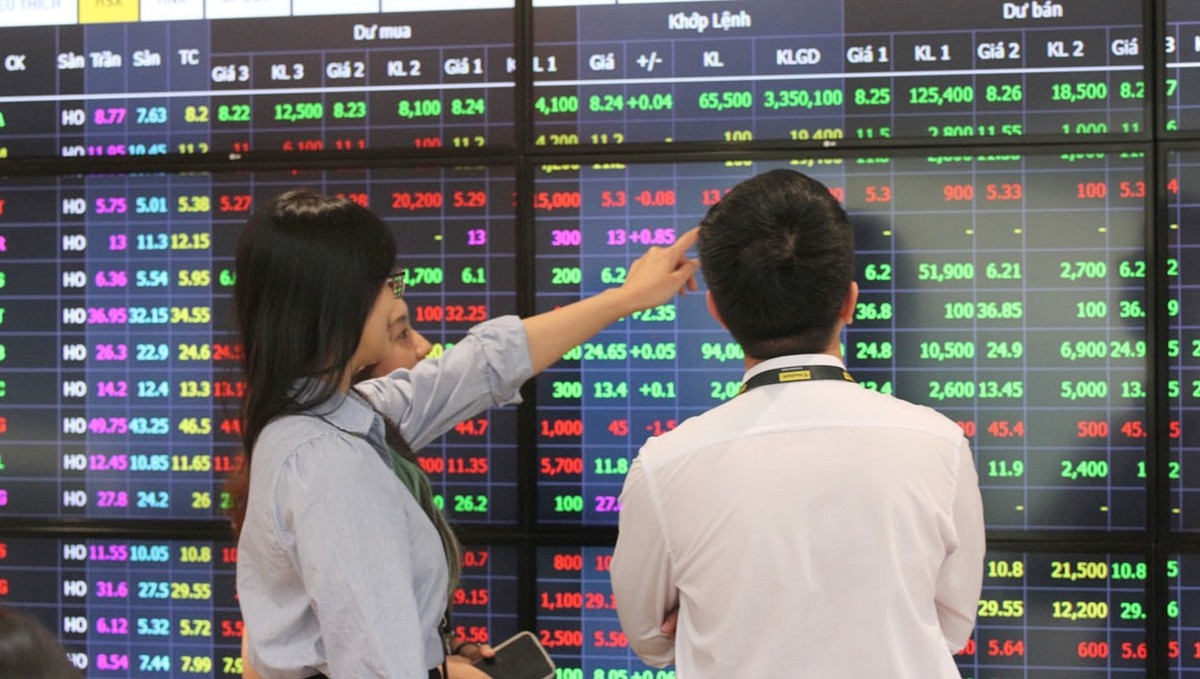 Thu nhập giảm kỷ lục, môi giới chứng khoán "khóc ròng"