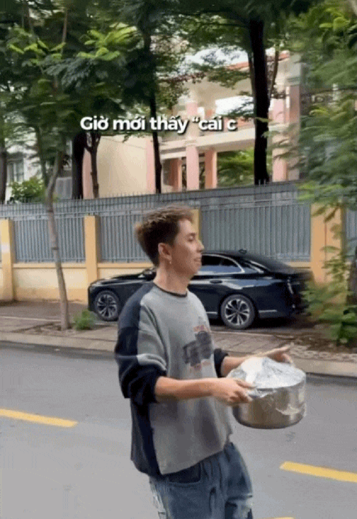Nam nghệ sĩ Việt lái Porsche đi giao thịt kho: Nổi tiếng sau 1 hit, loay hoay 8 năm chưa thể “thoát vòng”