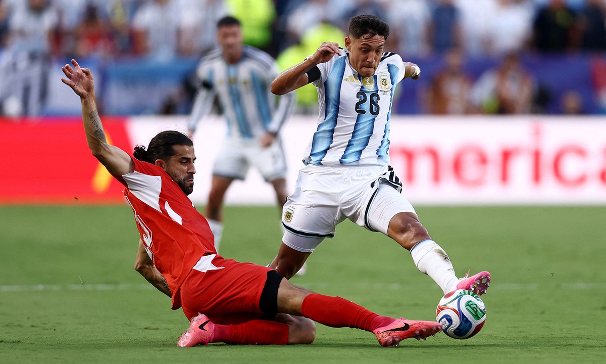 Argentina thắng Thụy Sỹ 3-1: Messi đứt mạch ghi bàn vẫn vào bán kết