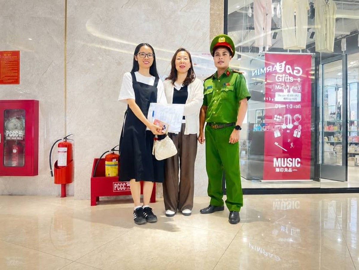 Công an rà soát giao dịch 92.555.000 đồng chuyển vào 1 tài khoản Shinhanbank, người phụ nữ SN 1976 được mời tới làm việc với cơ quan chức năng