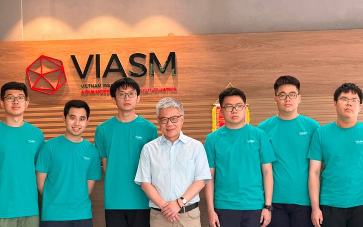 GS Ngô Bảo Châu ‘truyền lửa’ cho đội tuyển Olympic Toán học Việt Nam trước thềm IMO 2026