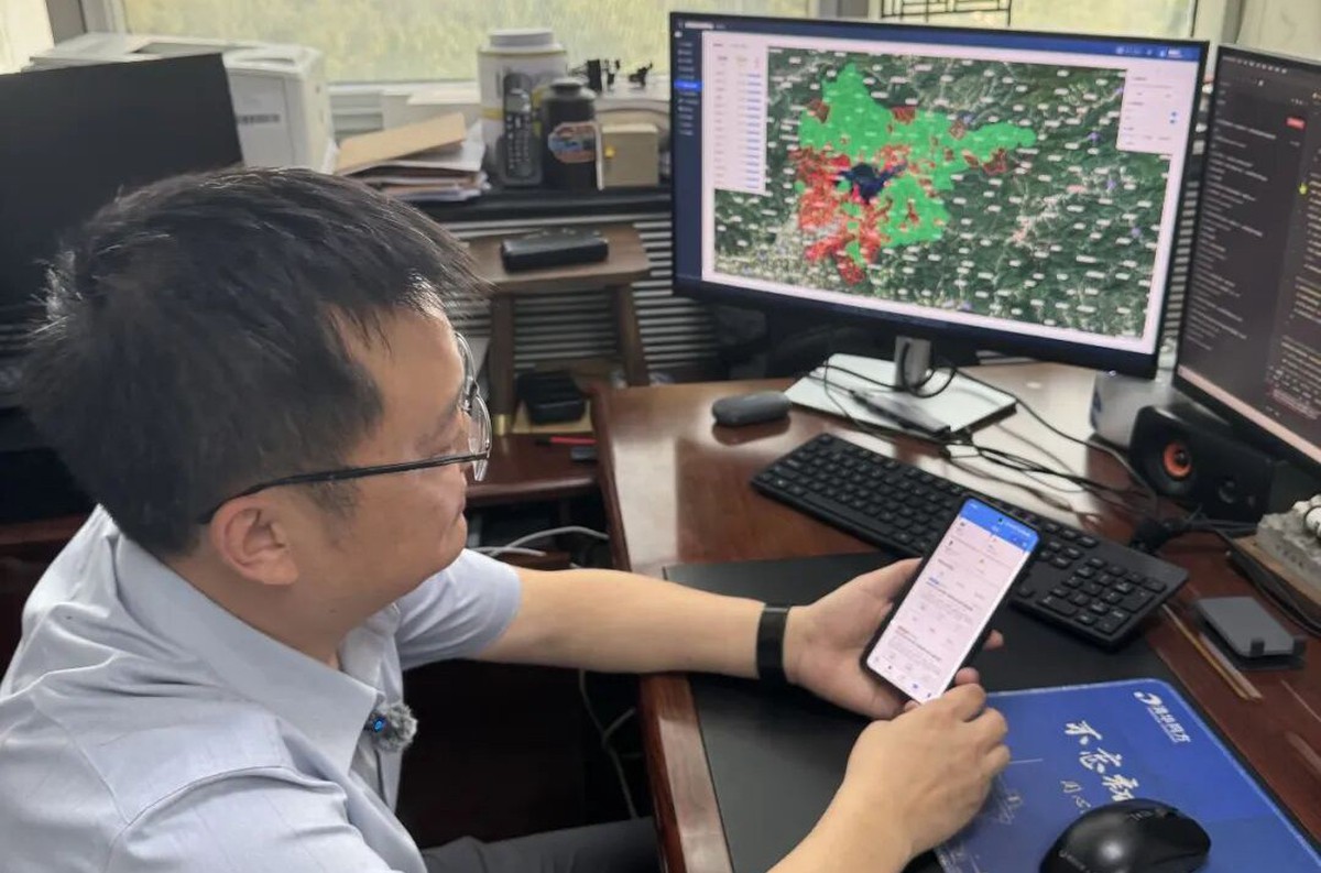 Chưa từng học lập trình, một quan chức Trung Quốc tiêu 1 tỷ token AI để tự làm app cứu người khỏi lũ