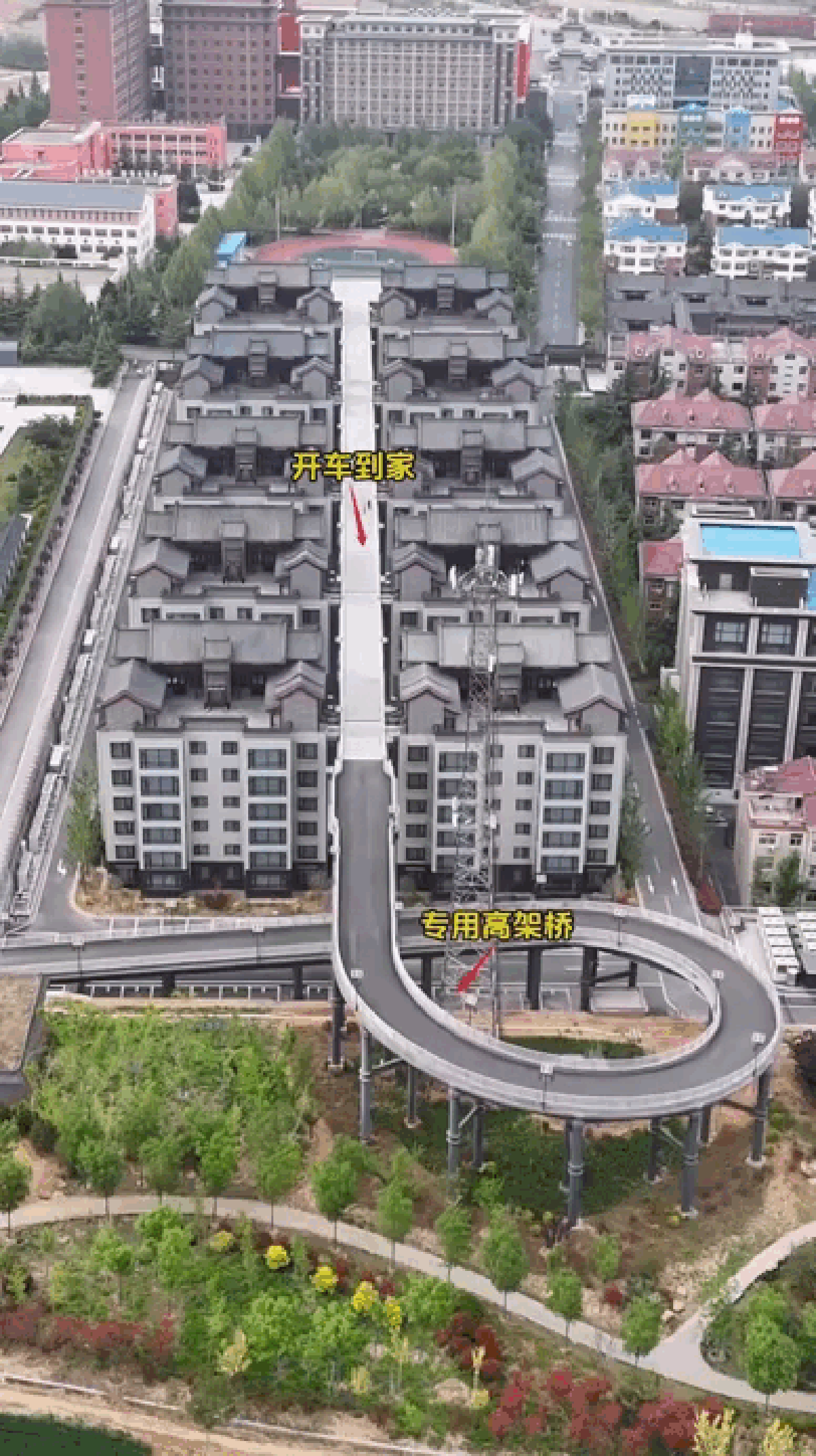 Bái phục "pháp sư Trung Hoa": Tứ hợp viện chễm chệ trên nóc chung cư 6 tầng, ô tô chạy 1 lèo lên đỉnh nóc