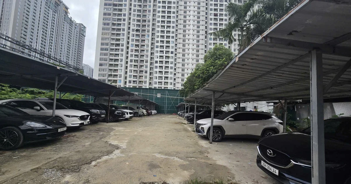 Khu "đất vàng" biến tướng thành bãi gửi xe và chợ cóc