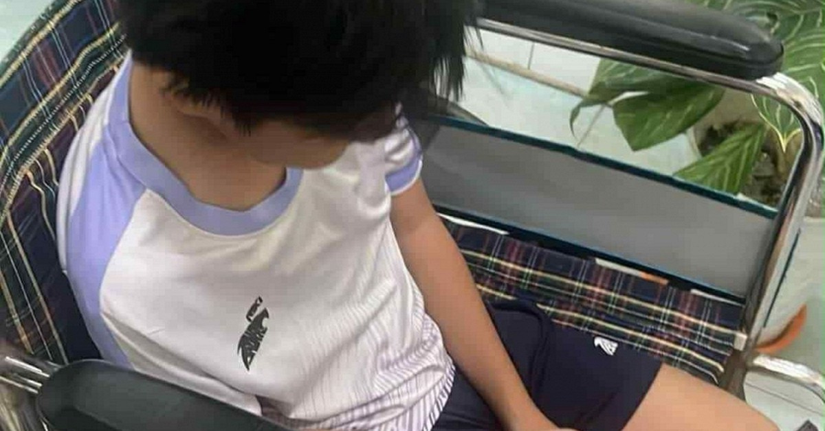 Bé trai 12 tuổi đã mắc ung thư giai đoạn cuối, bố mẹ đau lòng: "Giá như tôi không cho con ăn chúng"