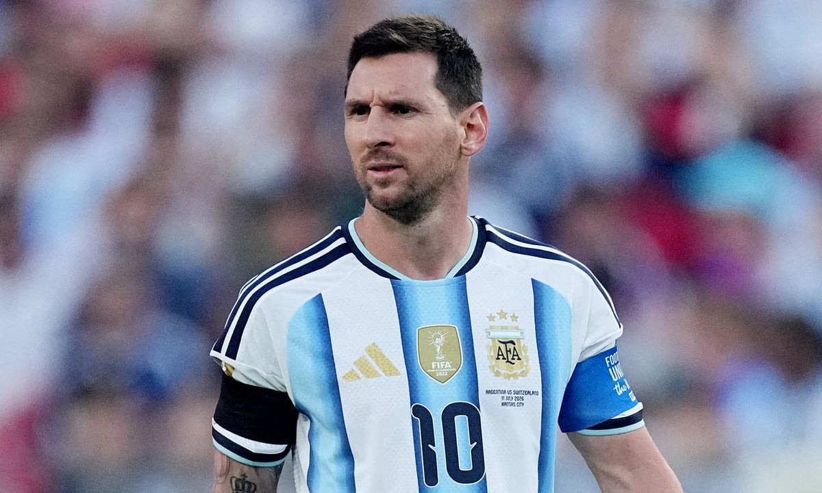Messi không ngừng "tiến hóa": 39 tuổi đi bộ vẫn khiến đối thủ lo sợ