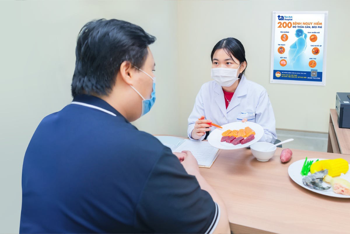 Bỏ bữa sáng, ăn bữa đêm, mê nước ngọt, người trẻ "tích bệnh" từ tuổi 30