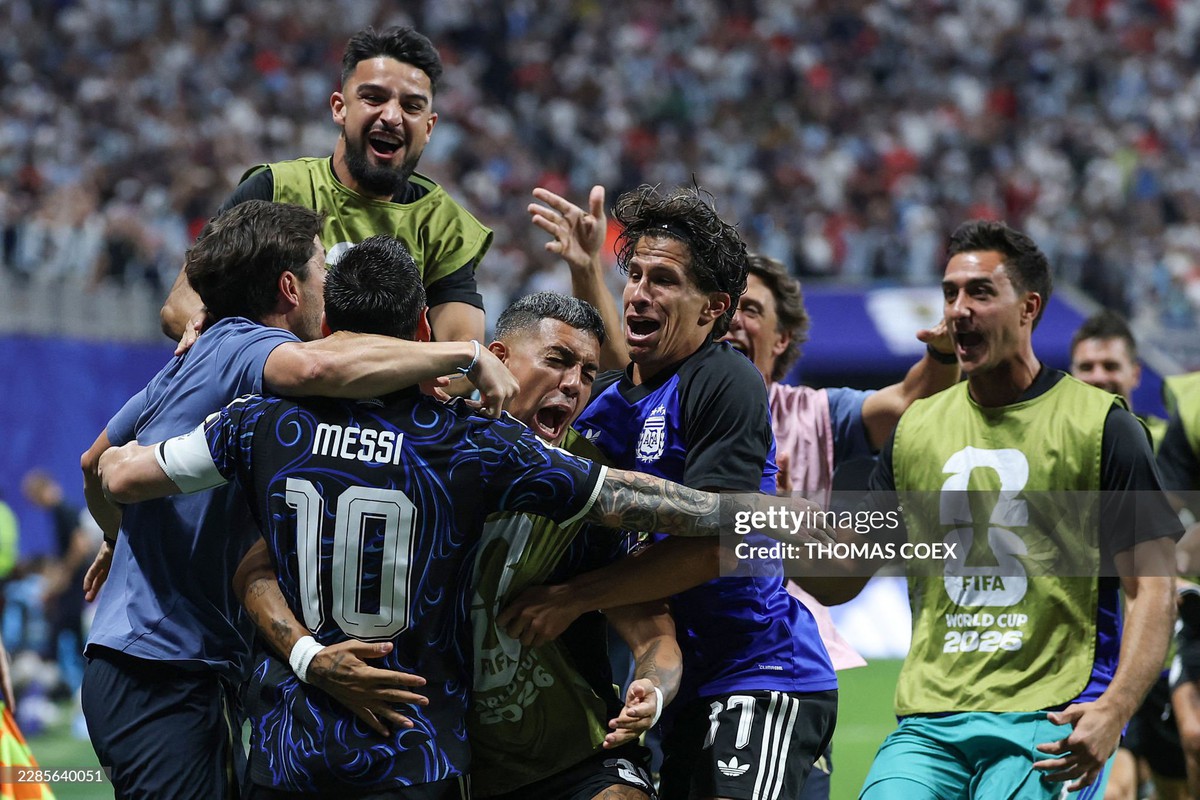 Messi tạo nên màn ngược dòng kinh điển, Argentina hạ Anh 2-1 để vào chung kết World Cup 2026