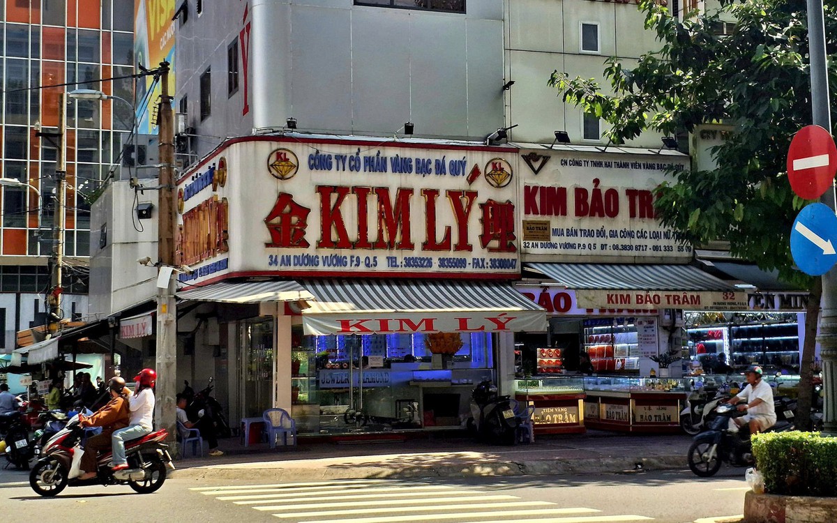 Tiệm vàng Kim Lý đang nằm trong tay ai?