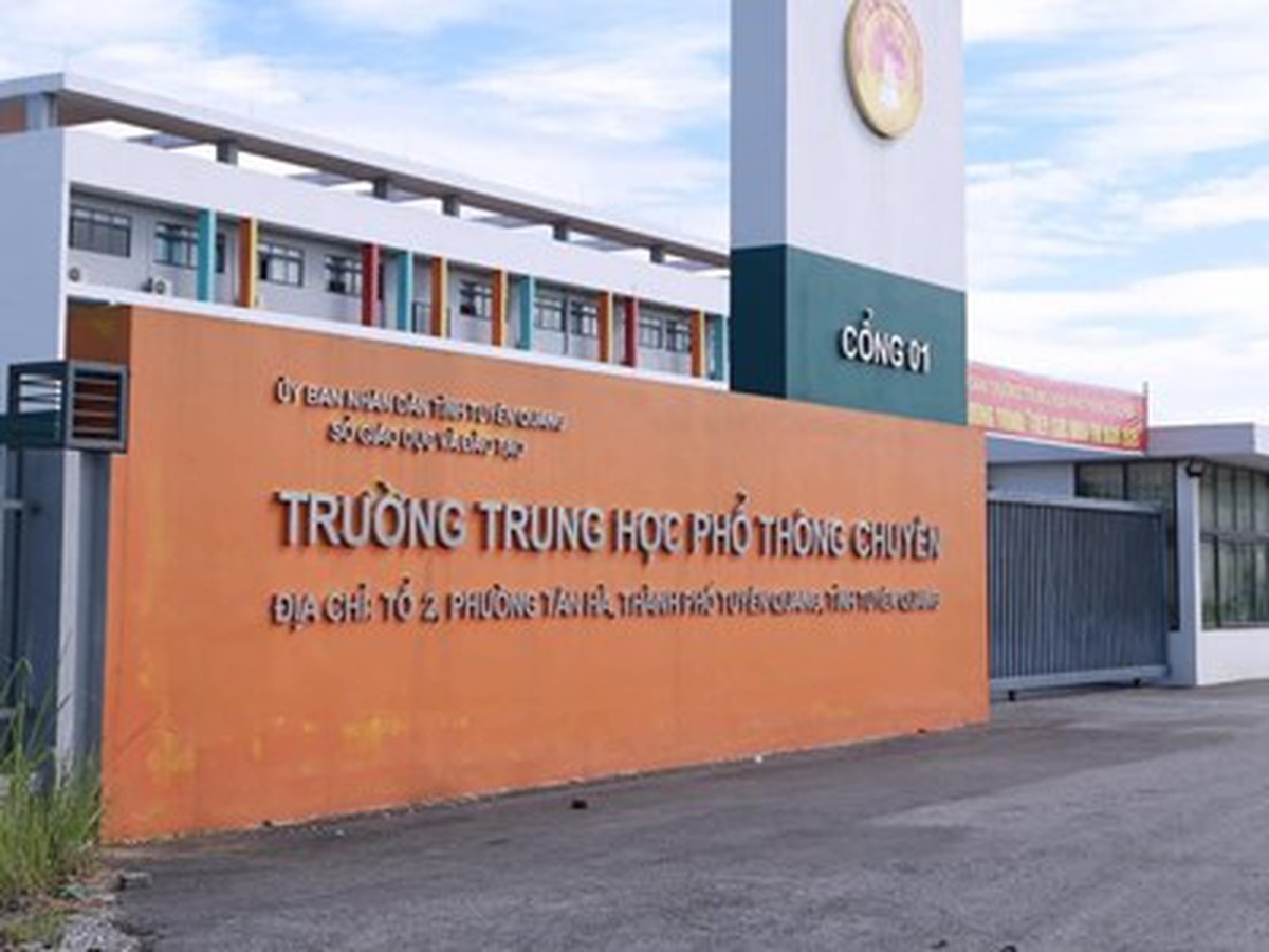 Vụ án vi phạm tại điểm thi Trường THPT Chuyên Tuyên Quang: Giáo viên Ngữ Văn đầu thú, số bị can tăng lên 27
