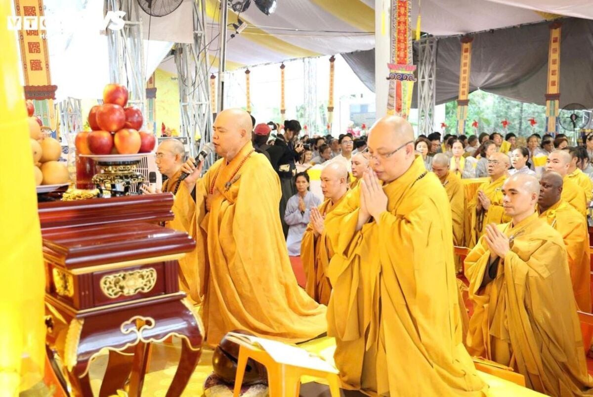 5h sáng 27/7: Các chùa cử chuông, trống Bát nhã tưởng niệm liệt sĩ
