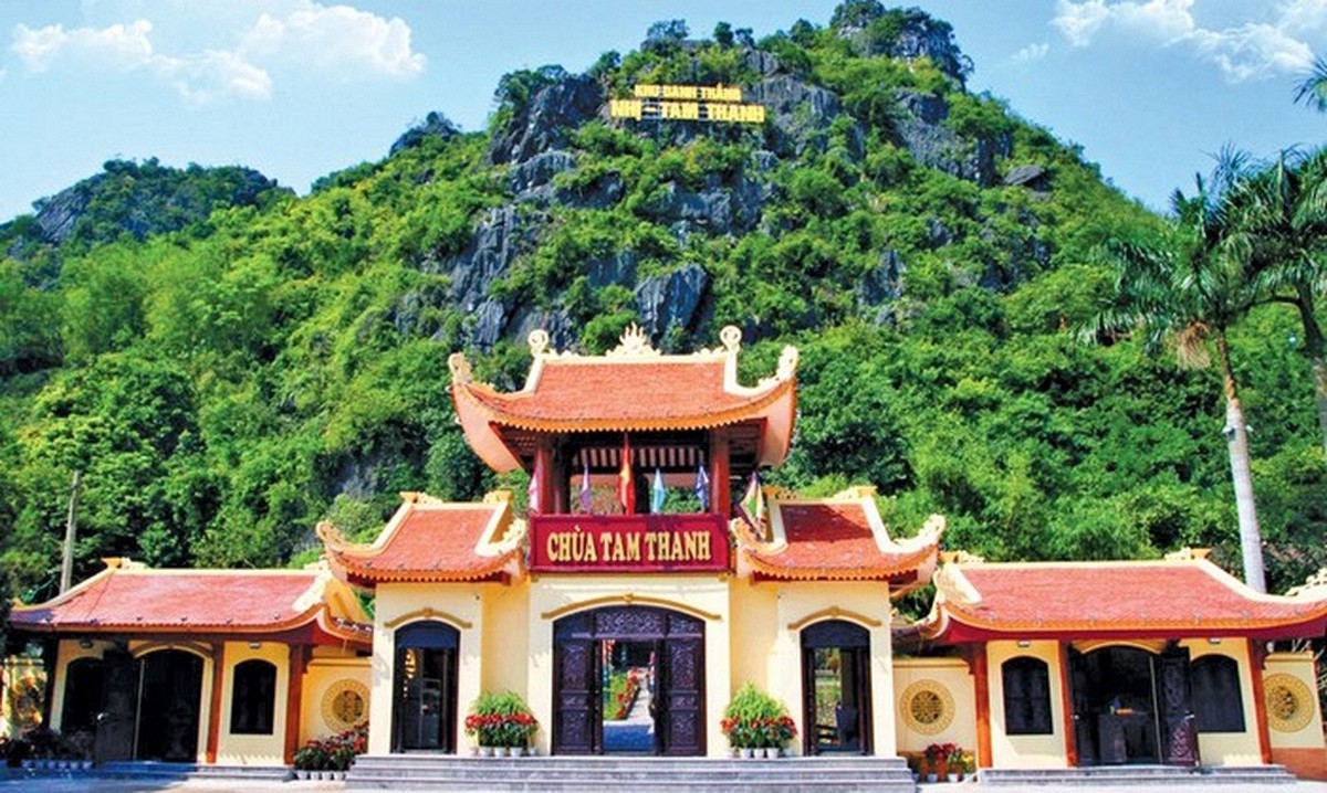 Cảnh báo người dân, du khách khi đến đền, chùa,...