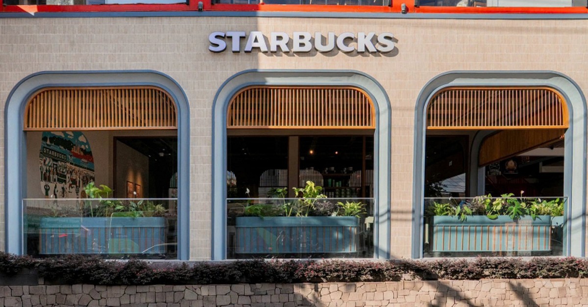 Starbucks Việt Nam gây tranh cãi vì lạm dụng AI...