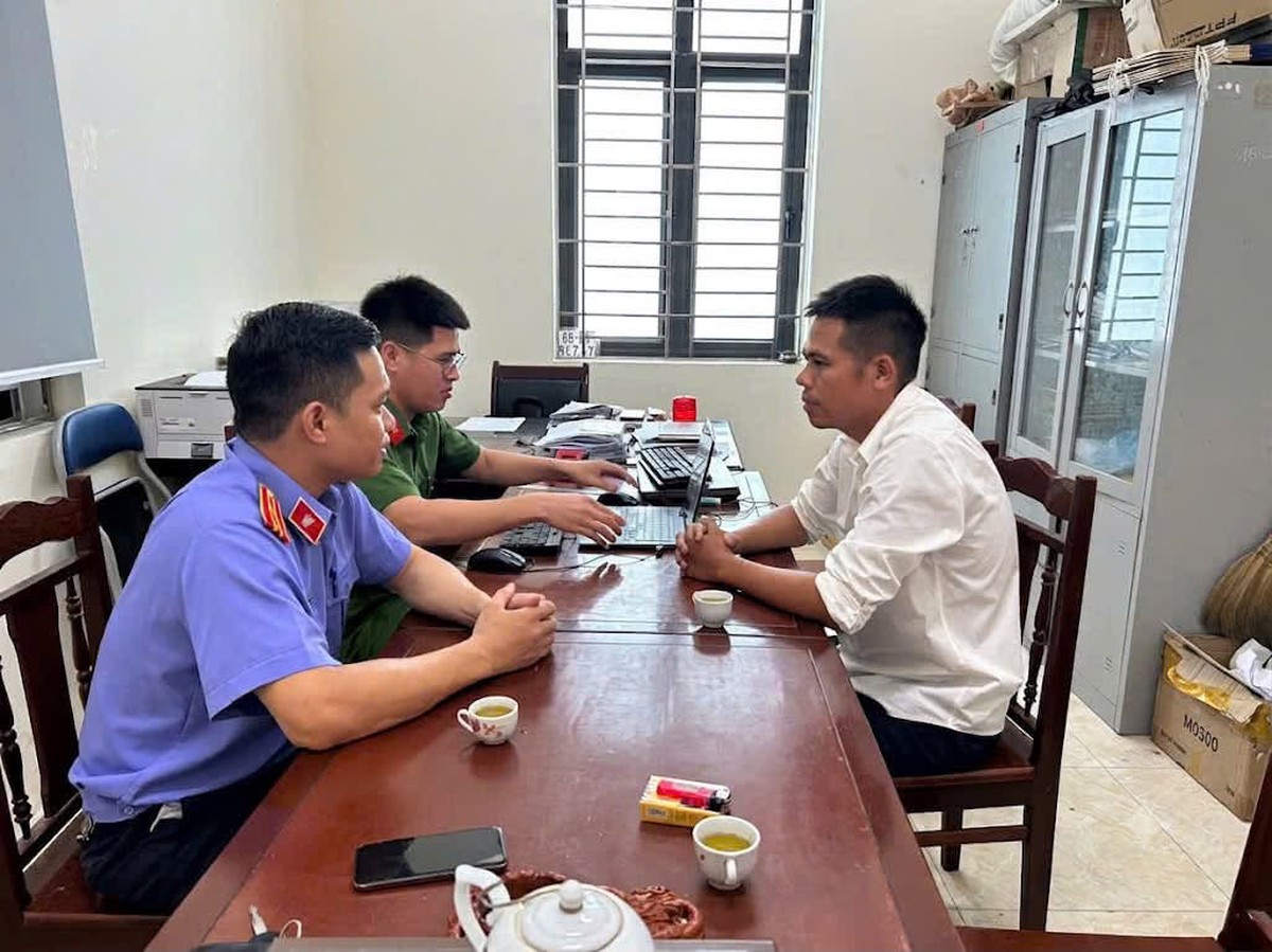 Liên tục ném gà chết, trứng hỏng, pháo hoa vào nhà bố vợ cũ khiến cả làng bất an: Trần Văn Tuấn SN 1991 bị khởi tố